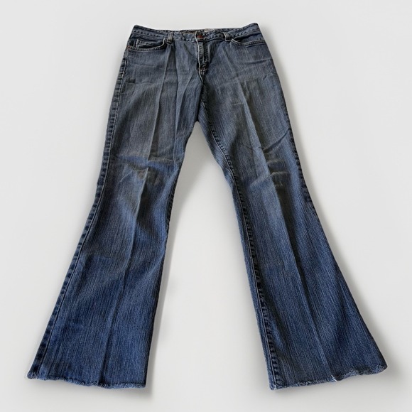 Eddie Bauer Women's Jeans Size 6R Bootcut Frayed Cuffs Distressed Denim - Picture 1 of 7